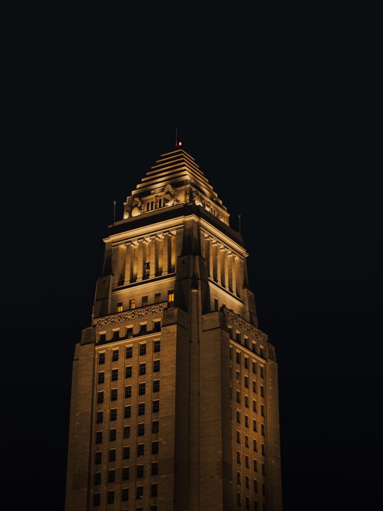 Los Angeles City Hall illuminated at night. Photograph by Willbone Gallery / Pexels.